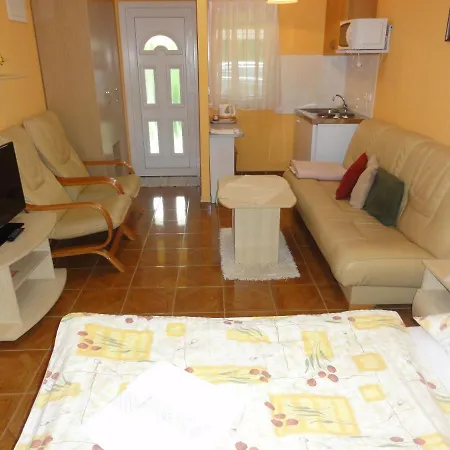Usmev Apartment *